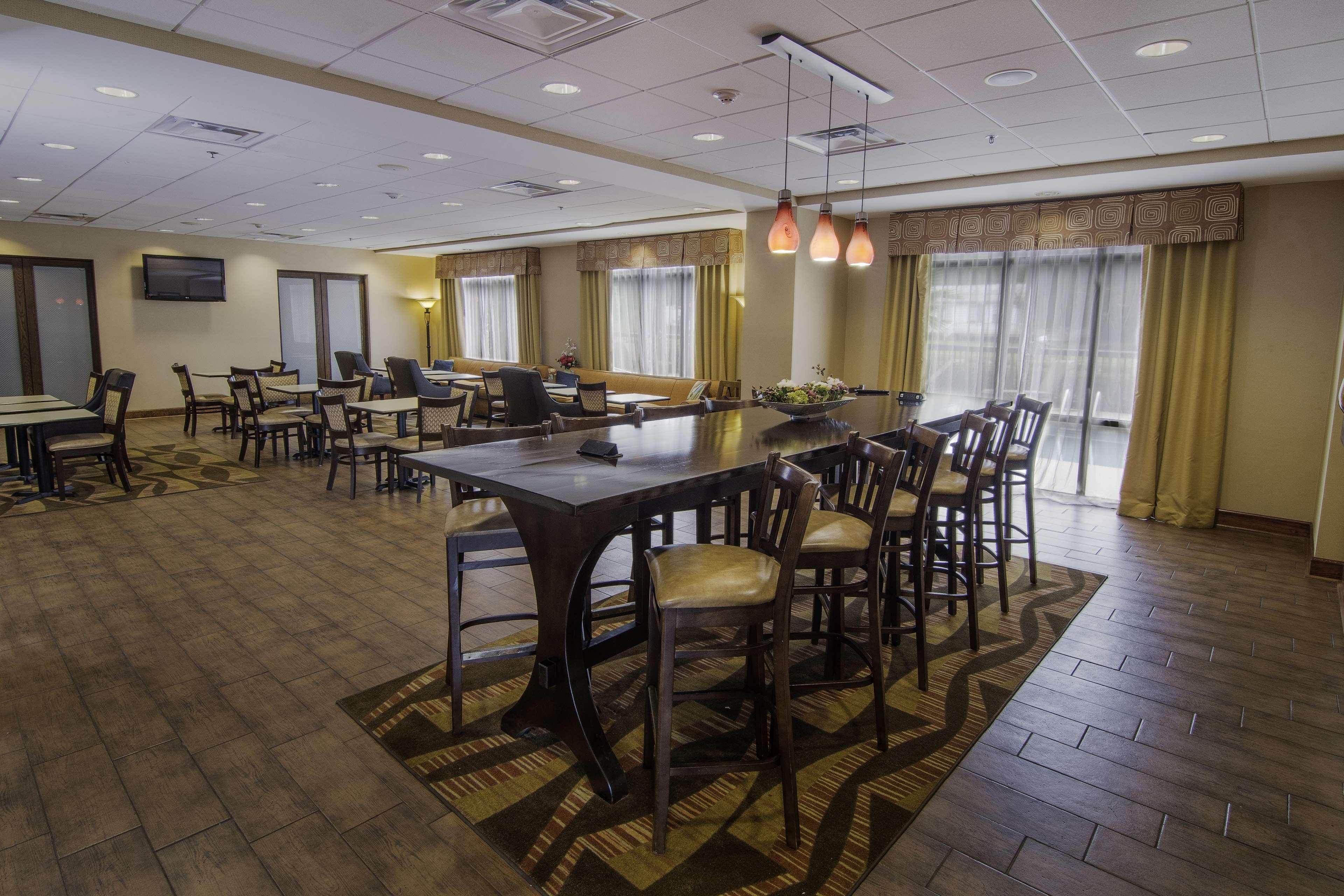 Hampton Inn Кингсленд Экстерьер фото