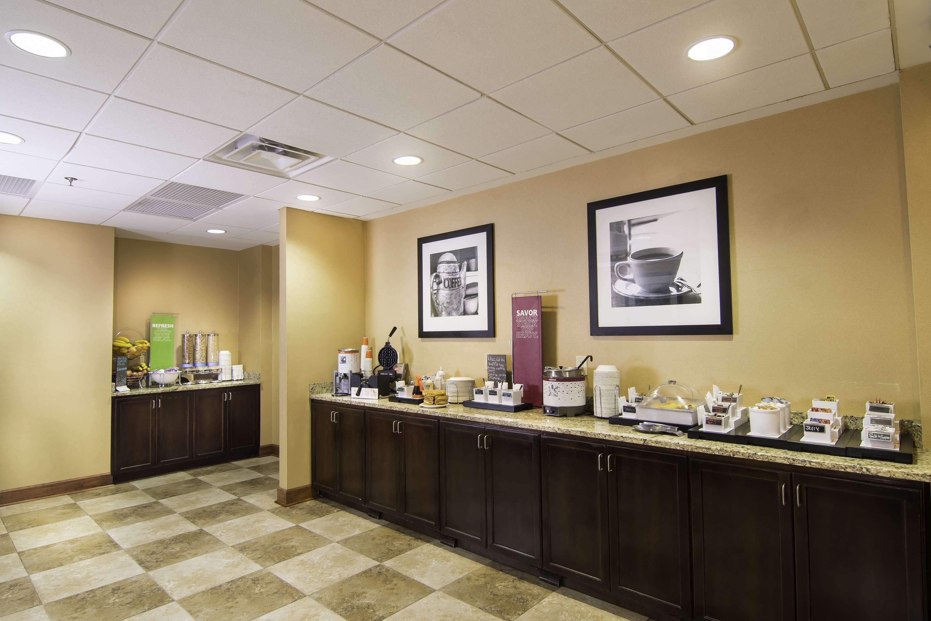 Hampton Inn Кингсленд Экстерьер фото