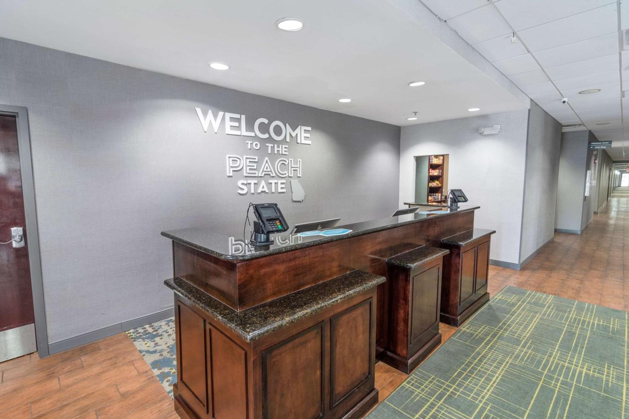 Hampton Inn Кингсленд Экстерьер фото